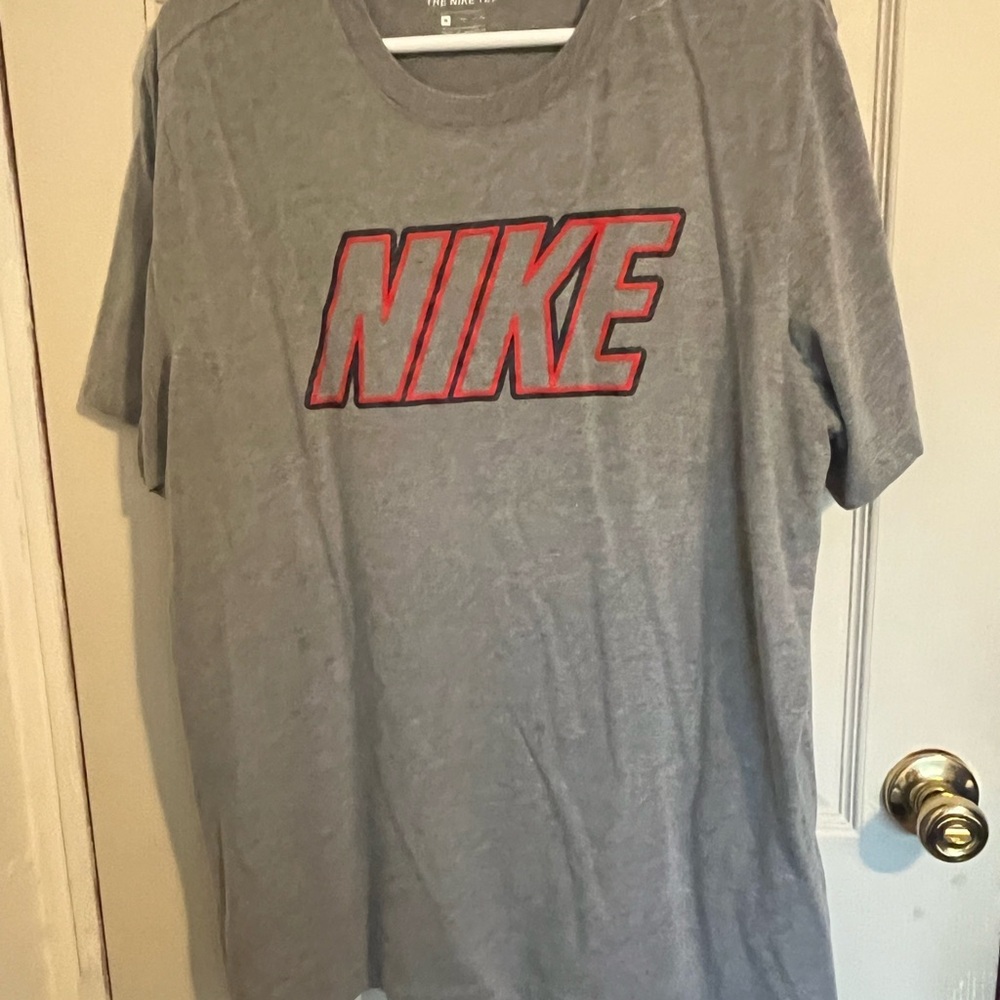 Nike Red and Gray Men's Short Sleeve Tee